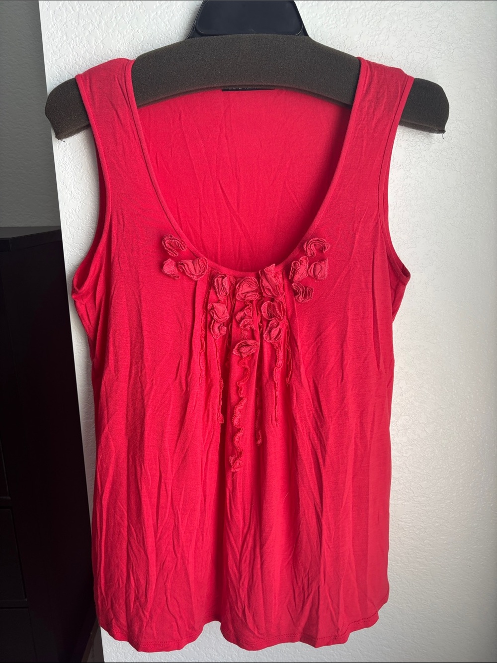 Elie Tahari Red/Pink Sleeveless Scoop Neck Tank with Rosette Trim